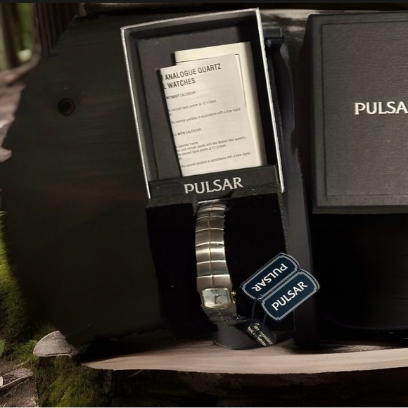 Pulsar Women's PEG452X1 Two-Tone Silver Gold Tone Stainless Steel Quartz Watch - Picture 4 of 6